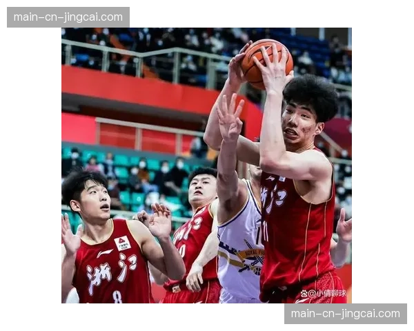 观察：为应对换防，更多中锋开始开发持球与传球能力